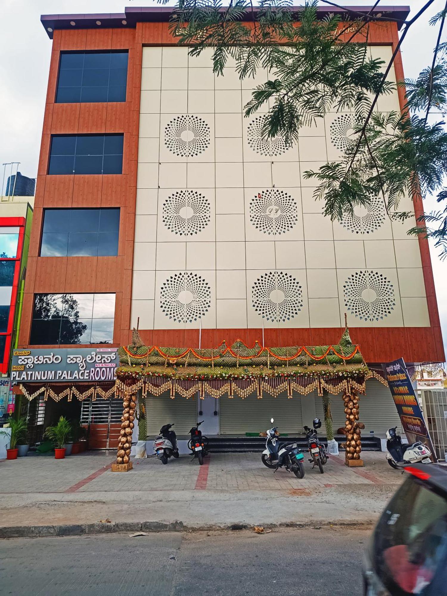 Hotel Achhu Palace Bangalore Buitenkant foto