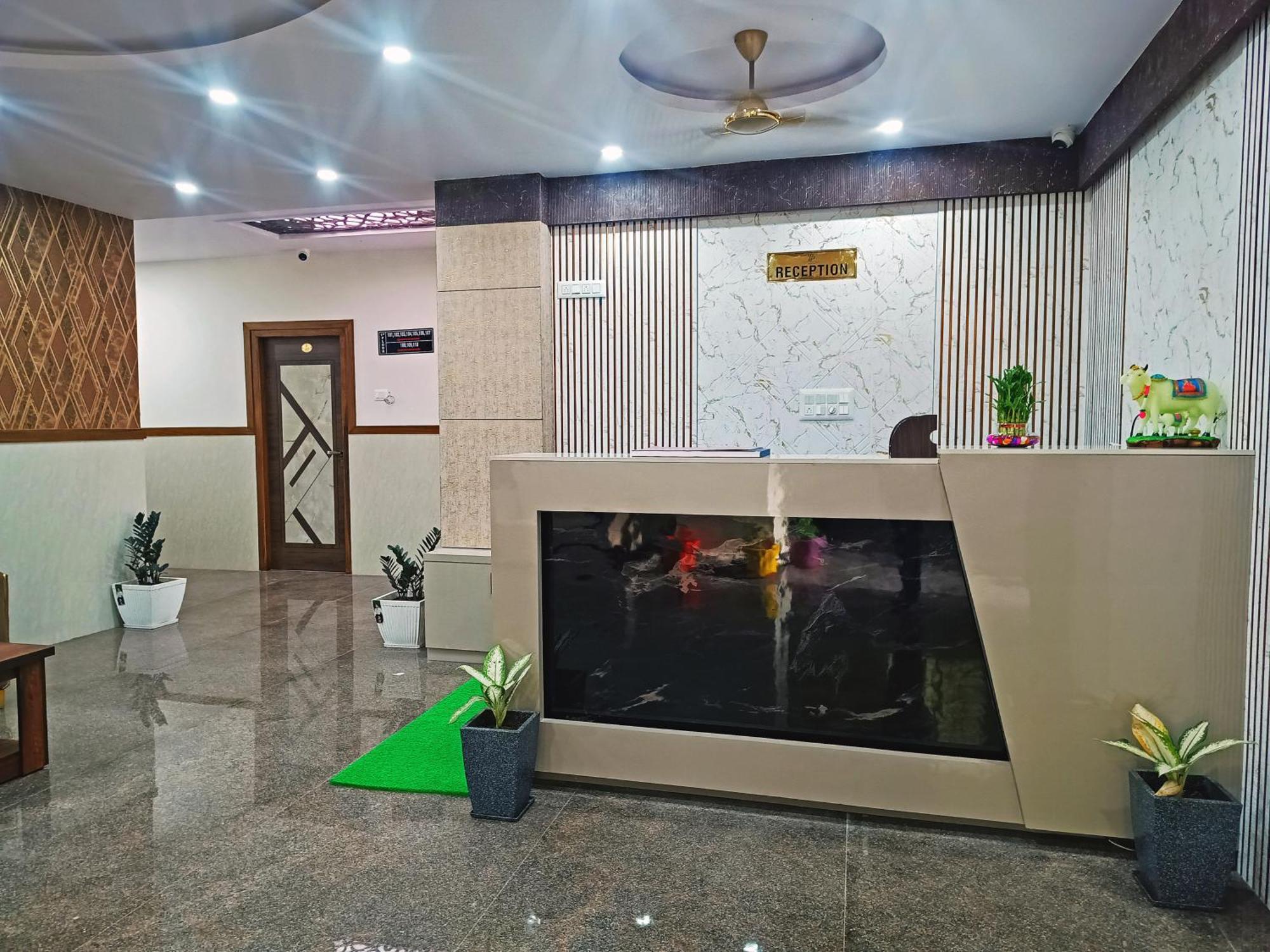 Hotel Achhu Palace Bangalore Buitenkant foto