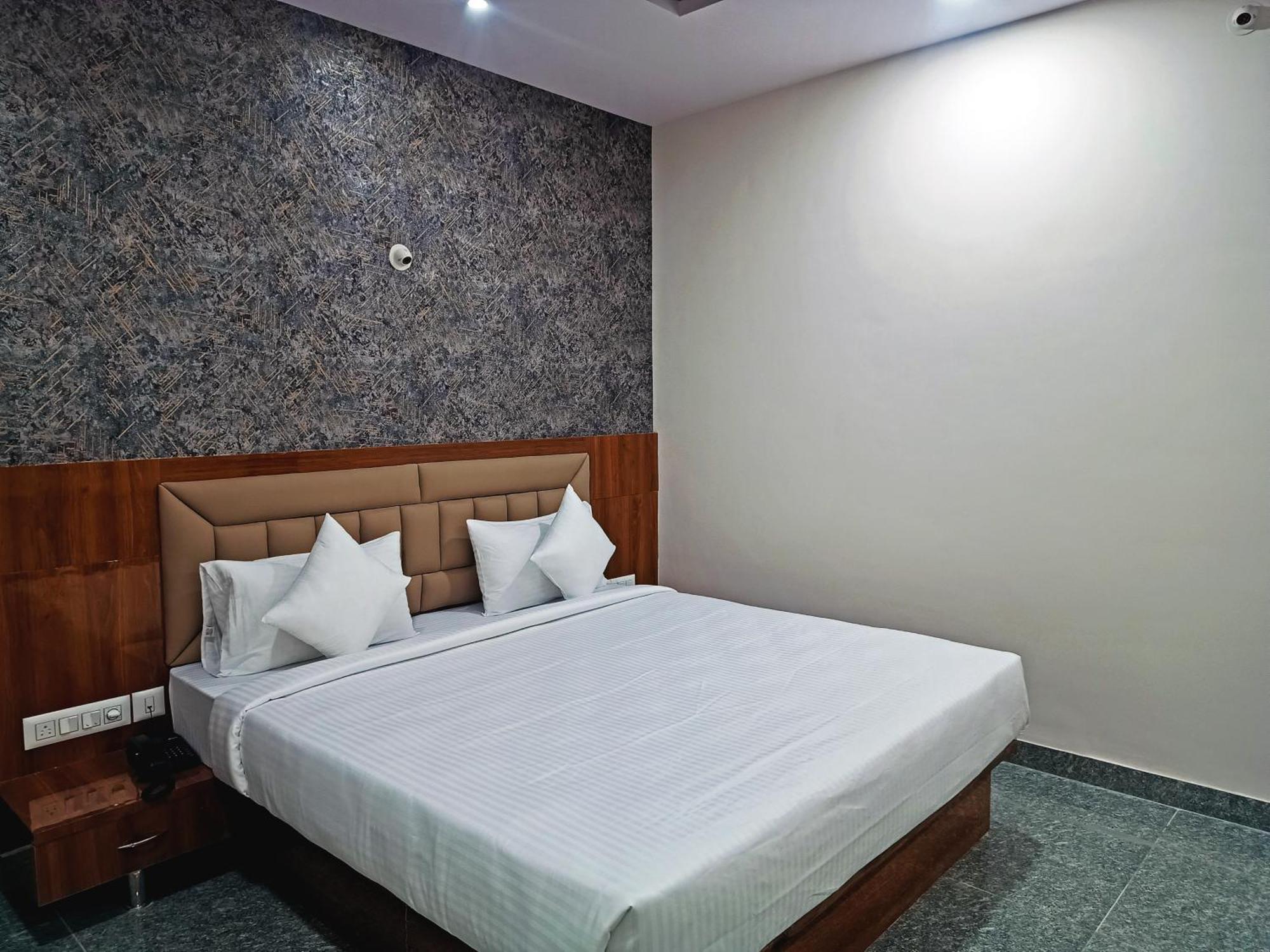 Hotel Achhu Palace Bangalore Buitenkant foto