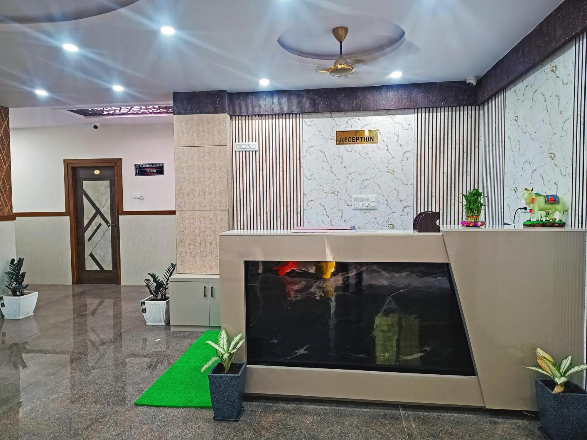 Hotel Achhu Palace Bangalore Buitenkant foto