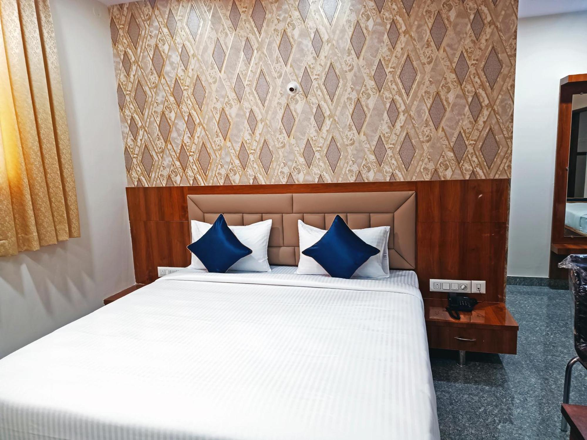 Hotel Achhu Palace Bangalore Buitenkant foto