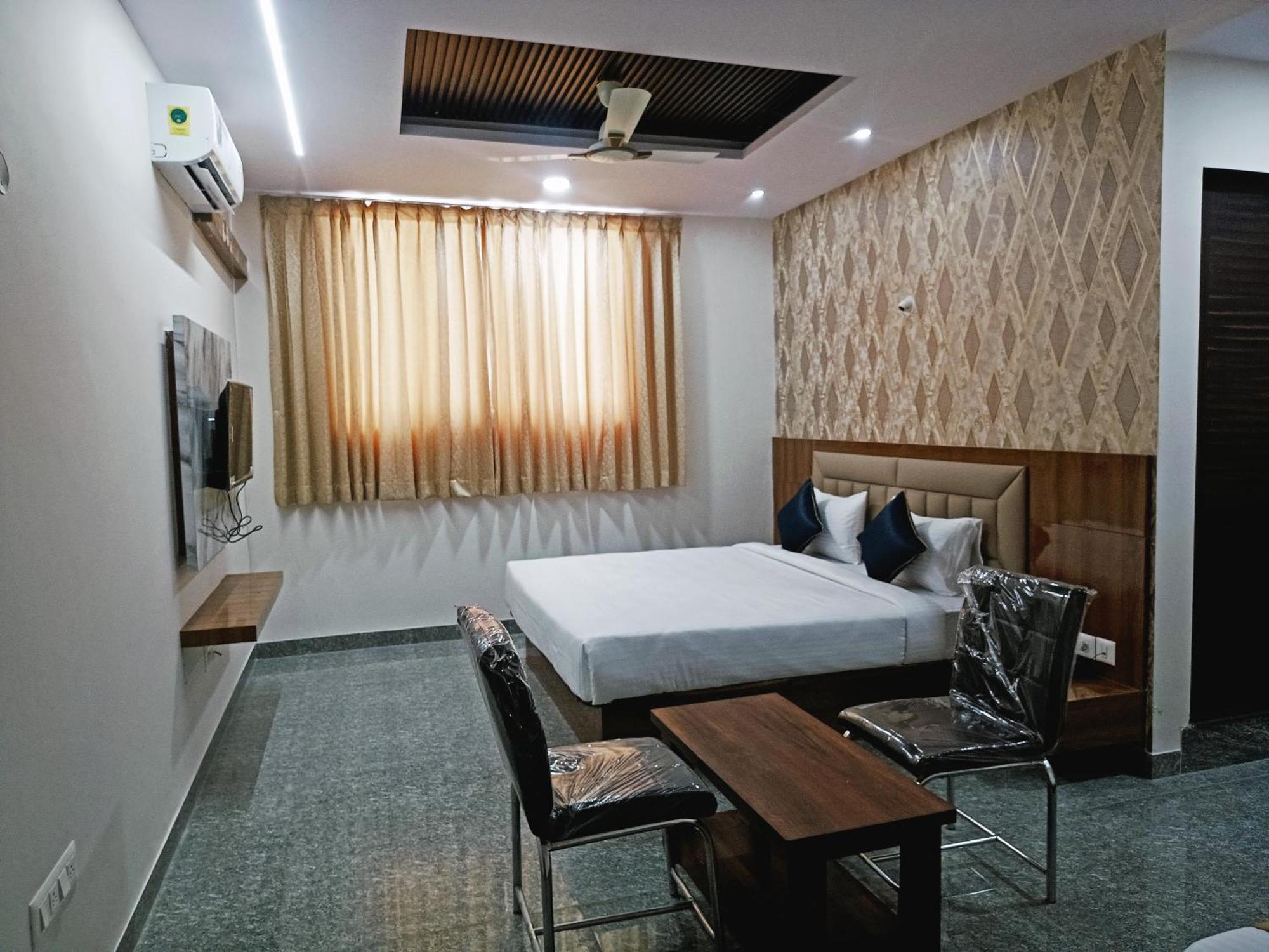 Hotel Achhu Palace Bangalore Buitenkant foto