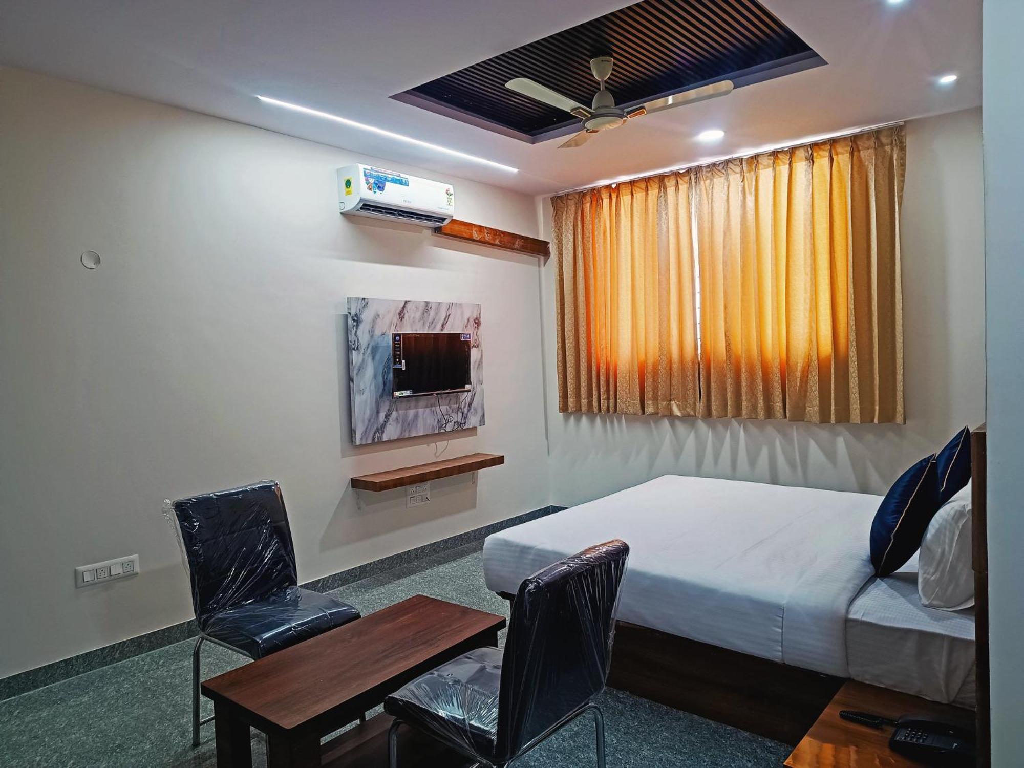 Hotel Achhu Palace Bangalore Buitenkant foto