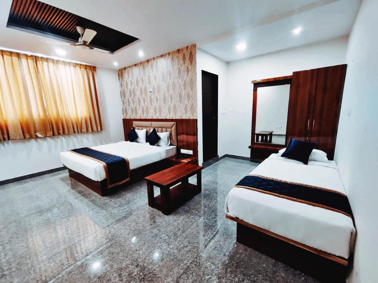 Hotel Achhu Palace Bangalore Buitenkant foto