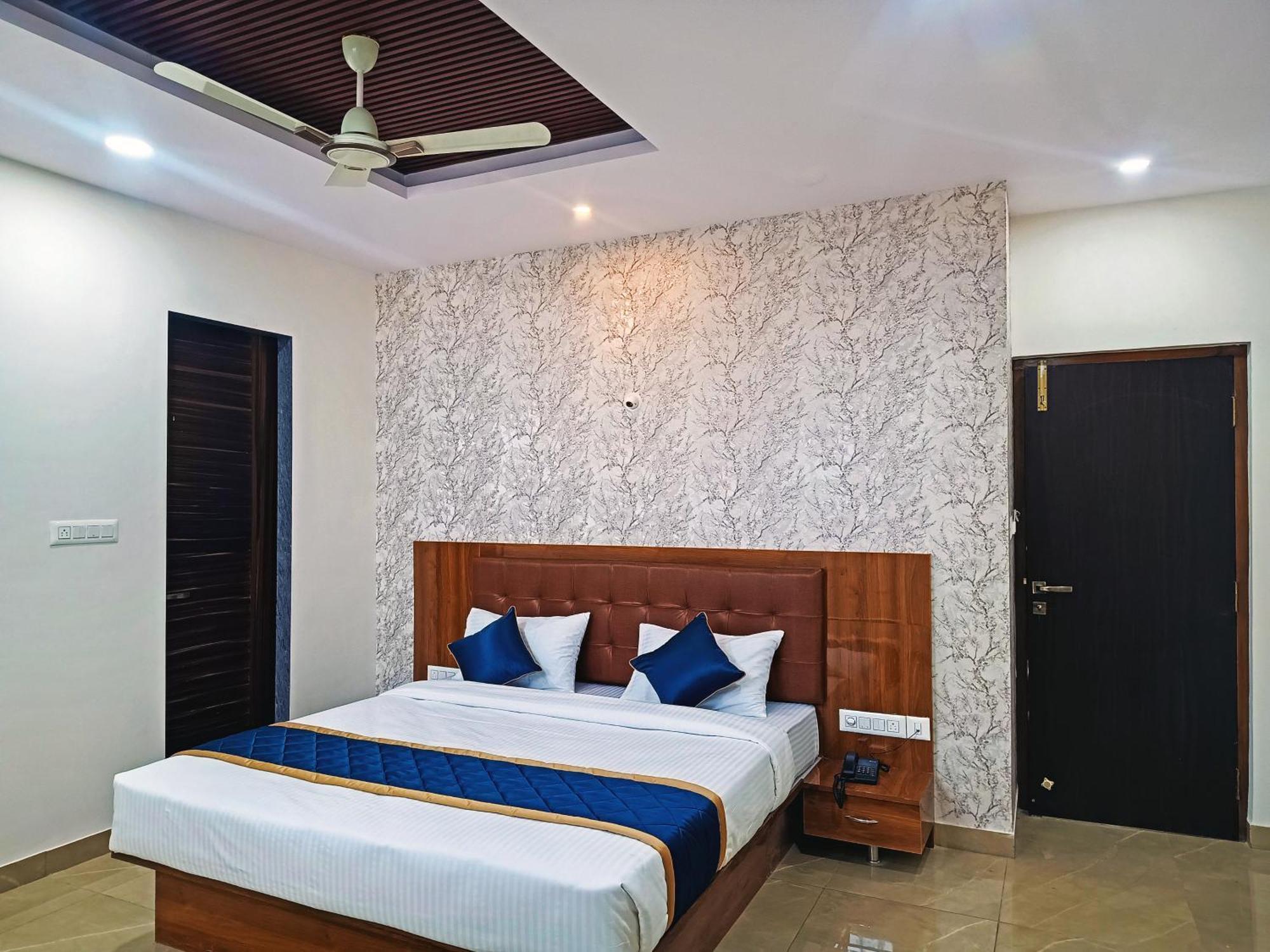 Hotel Achhu Palace Bangalore Buitenkant foto