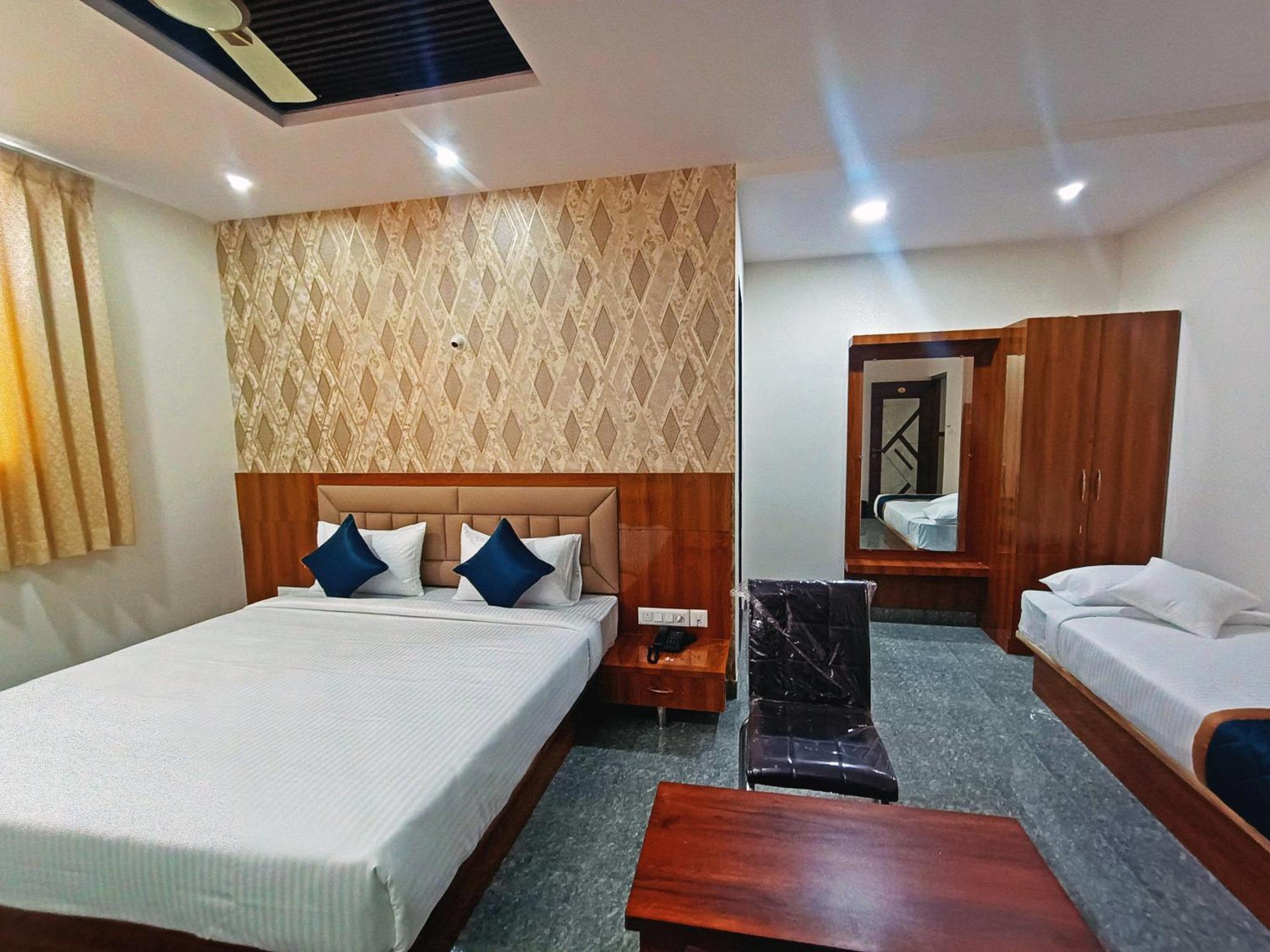 Hotel Achhu Palace Bangalore Buitenkant foto