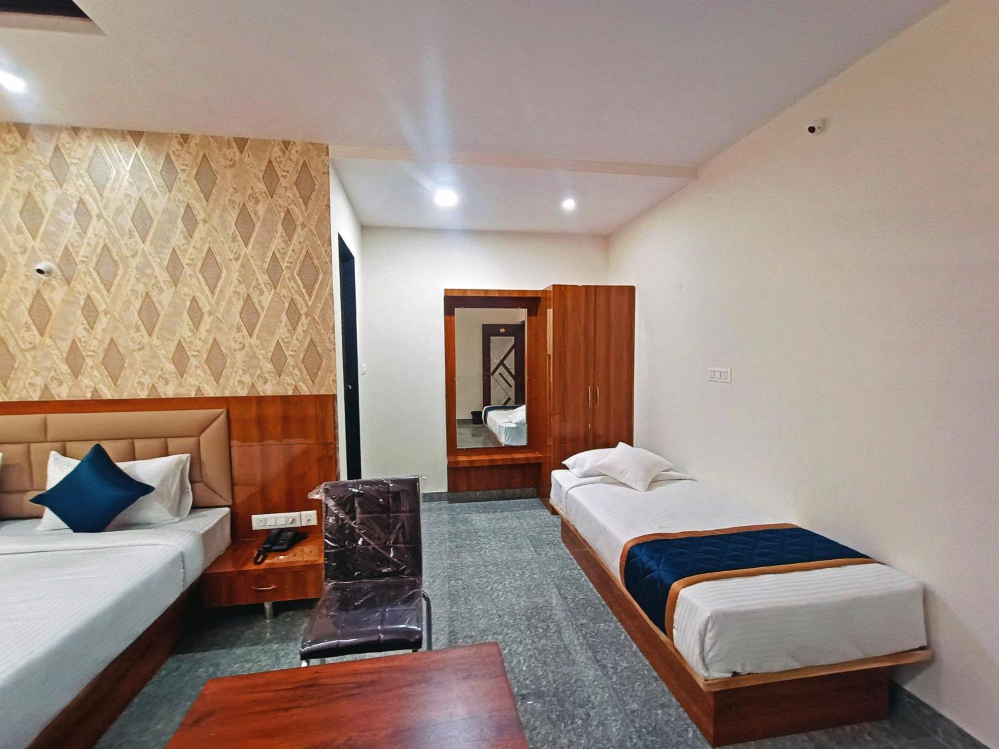Hotel Achhu Palace Bangalore Buitenkant foto