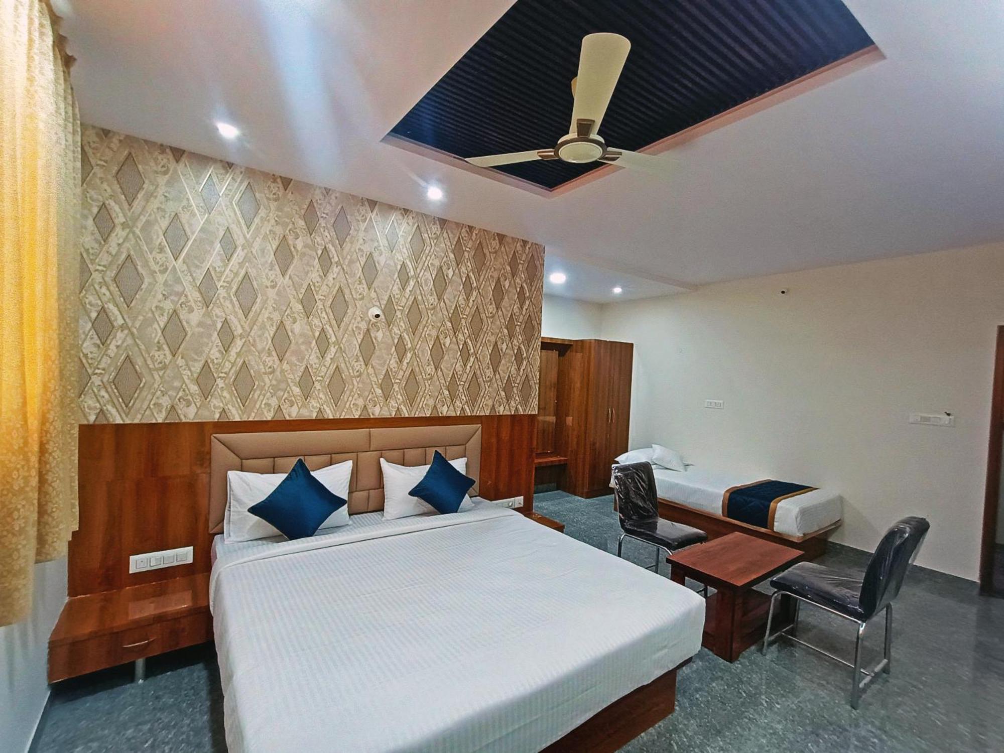 Hotel Achhu Palace Bangalore Buitenkant foto