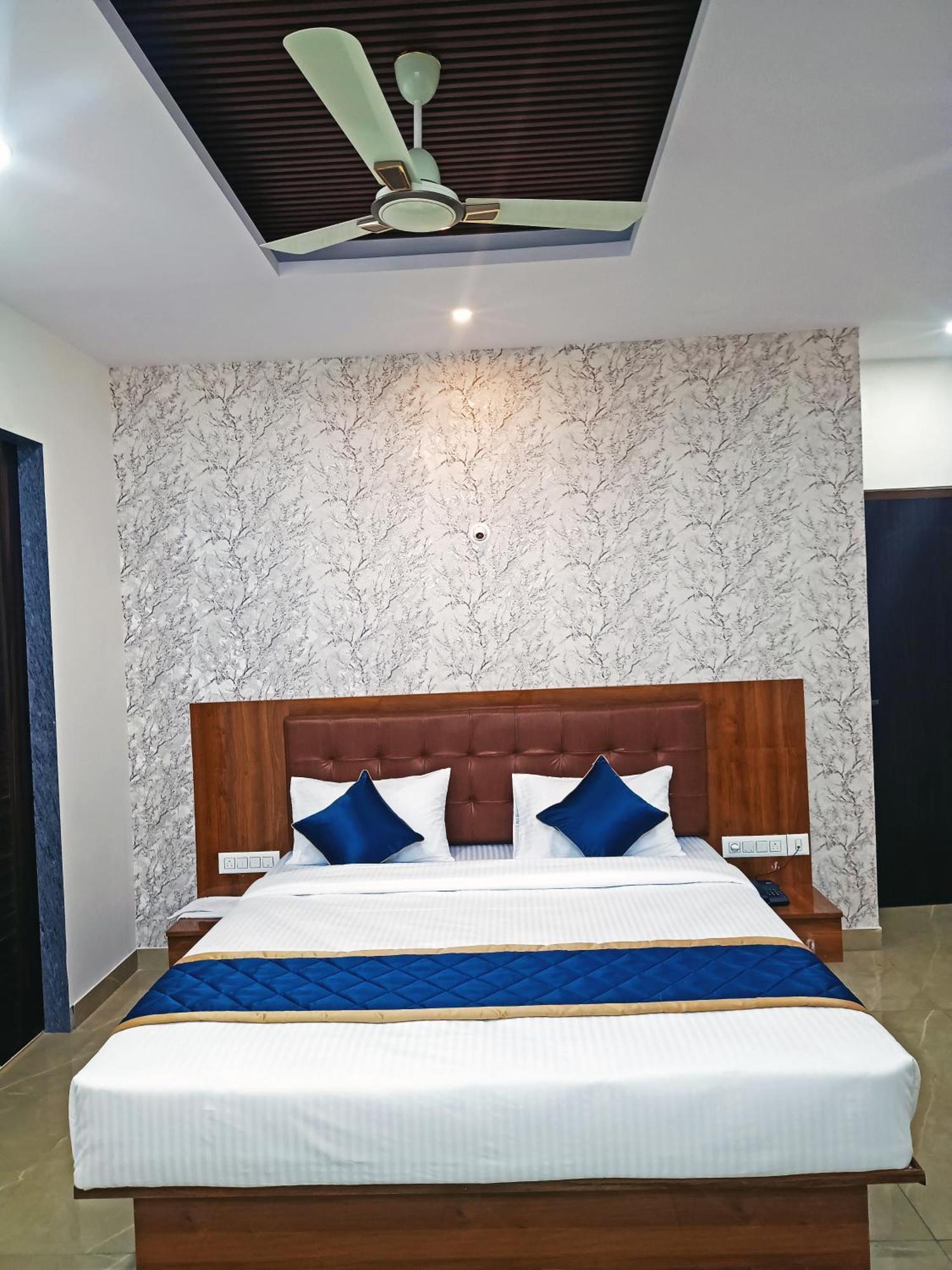 Hotel Achhu Palace Bangalore Buitenkant foto